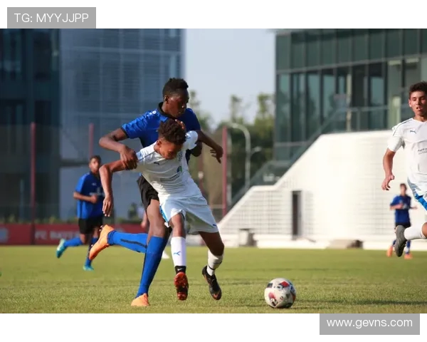 多拉多斯与蒙特瑞的激烈对决展现足球魅力与战术智慧